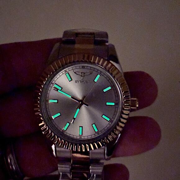 Invicta 69010 Mens Two-Tone Stainless Steel Watch Silver Dial NIBWT - Picture 17 of 17